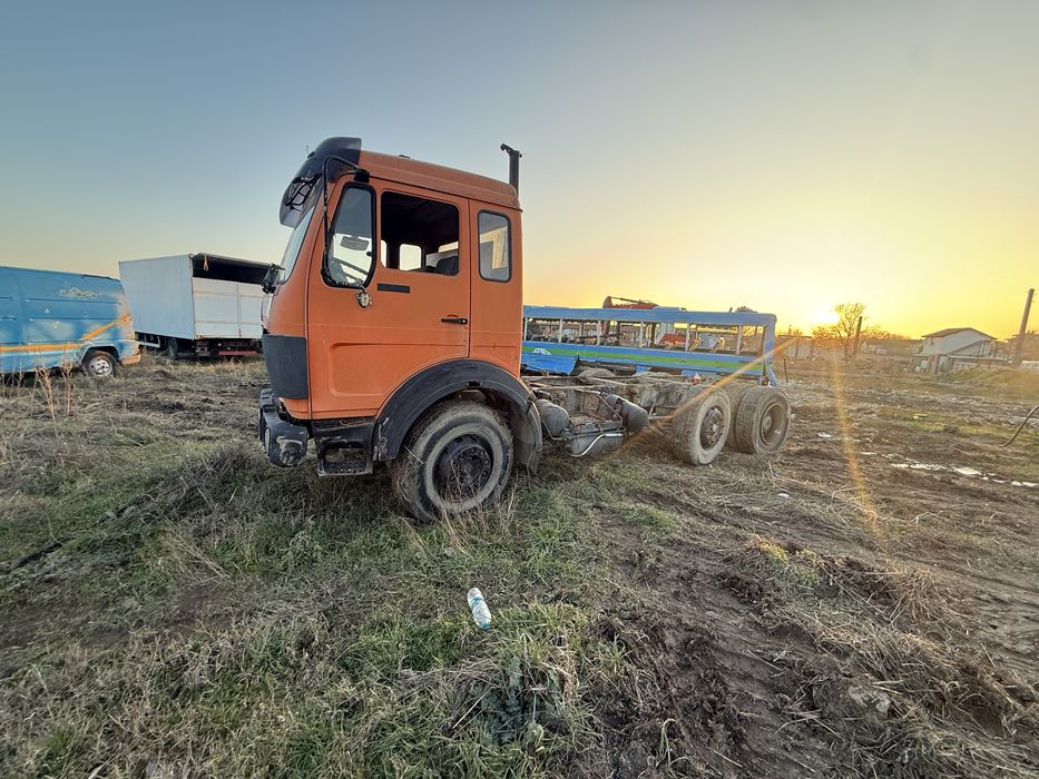 Камион мерцедес 2222 на части