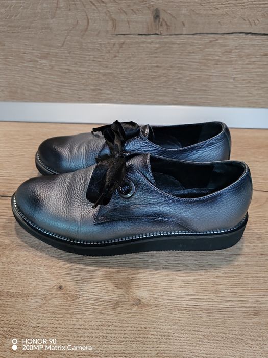 Дамски обувки с връзки