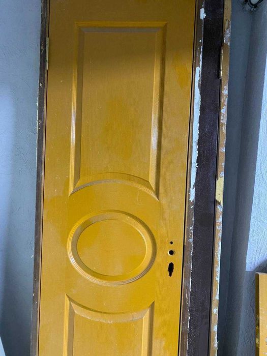 продаются двери б.у. b. u eshiklari sotiladi.