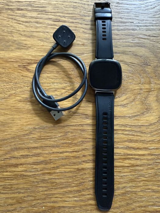 Часовник fitbit sense