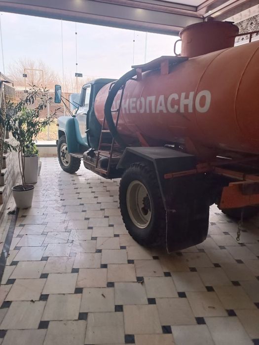 Benzavoz Gaz 53 sotiladi