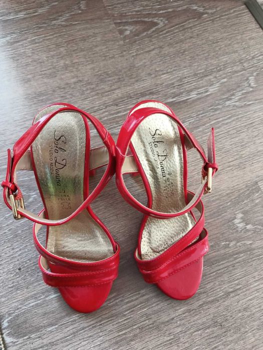 Sandale rosii marime 36