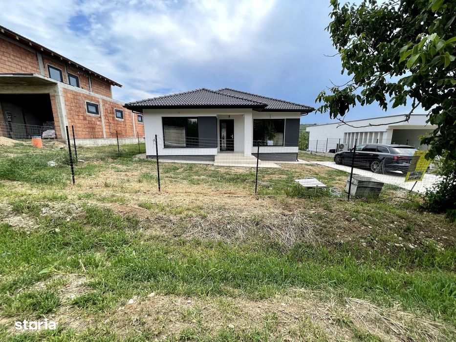 Casă modernă plan P – 750 mp teren – Săldăbagiu de Munte
