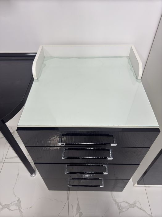 Stomatologilya xonasi mebellari sotiladi