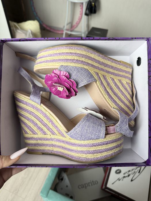 Продаю босоножки