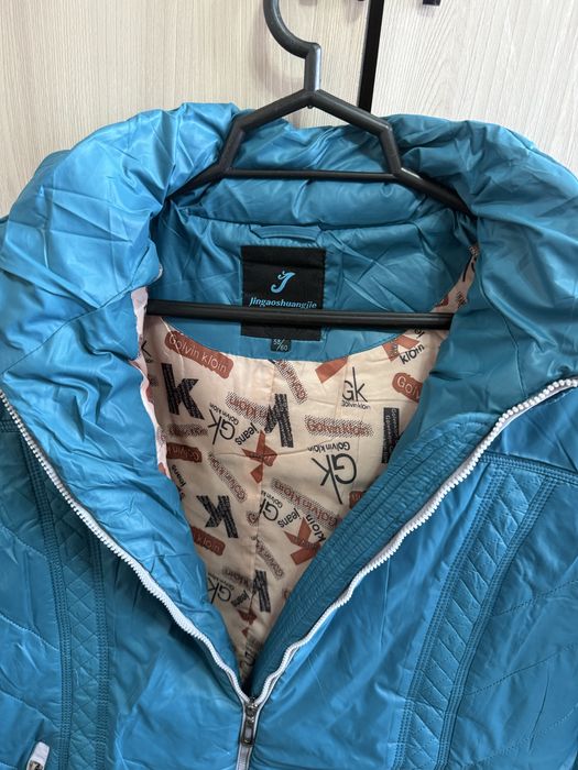 Куртка новая продам