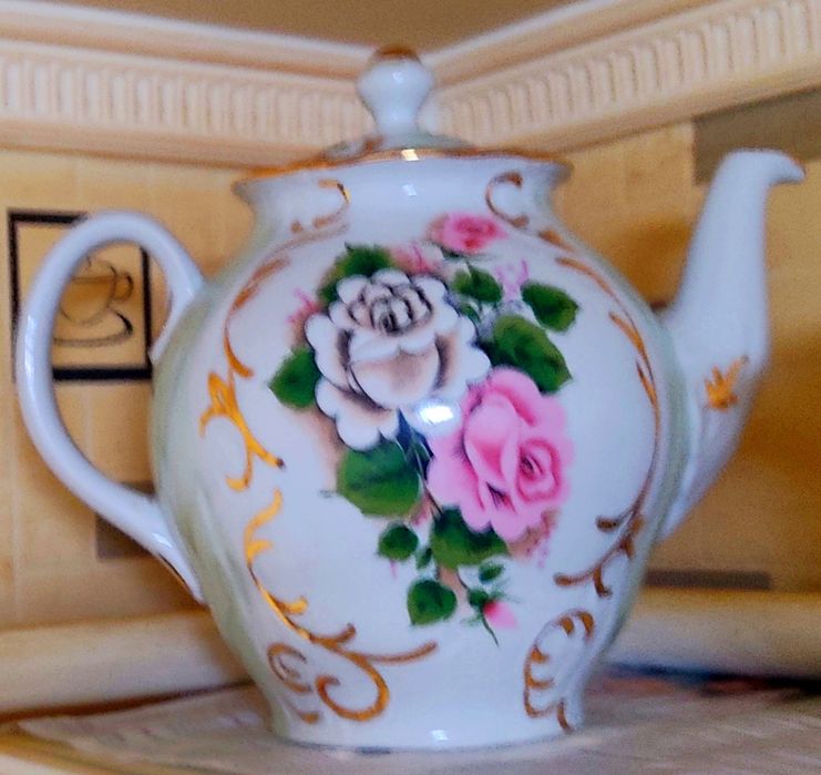 Продам фарфоровый Чайник СССР