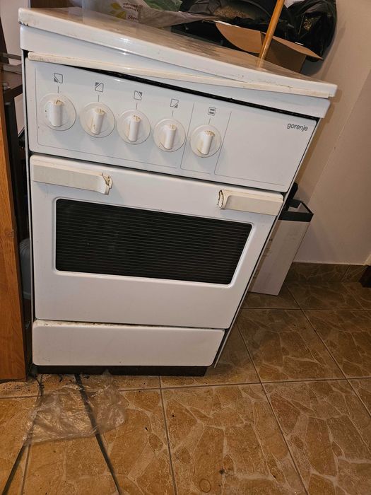 Aragaz cu patru ochiuri si cuptor pe gaz. Model Gorenje