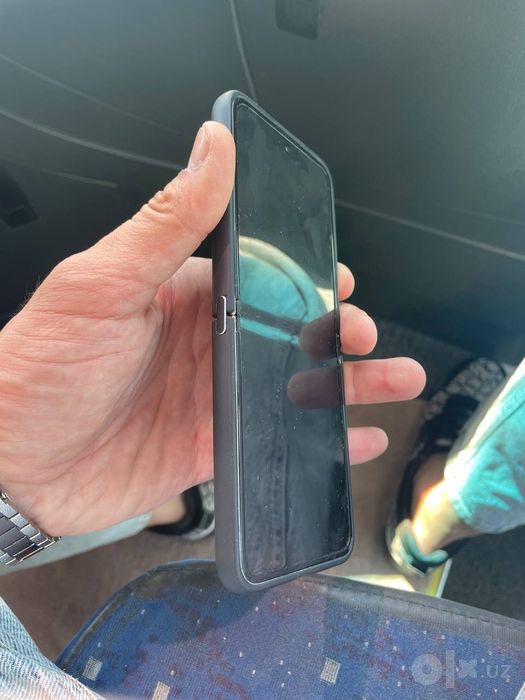 Iphone 12 va Z flip 5