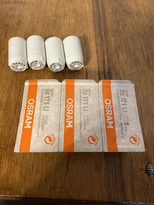 Brichetă veche Turbo Jet  Antivânt; Becuri diverse mărimi ; startere