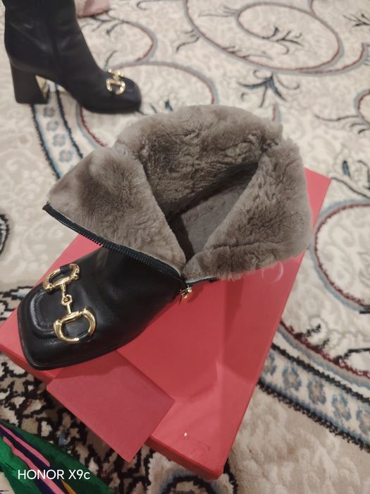 кожиний сапожки почти как новий