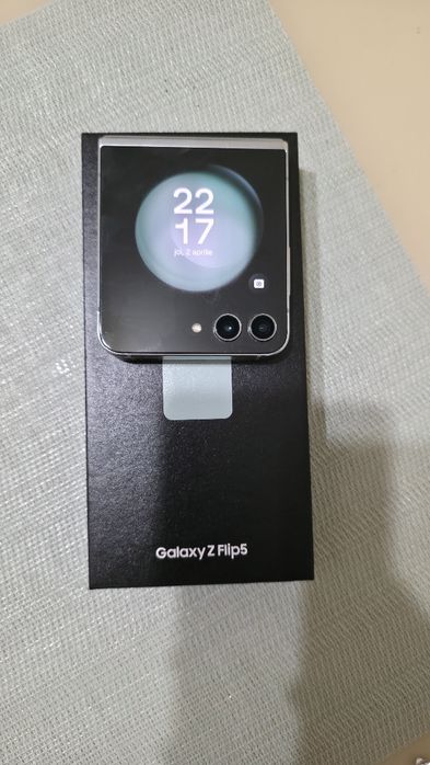 Vand telefon Galaxy Z Flip 5