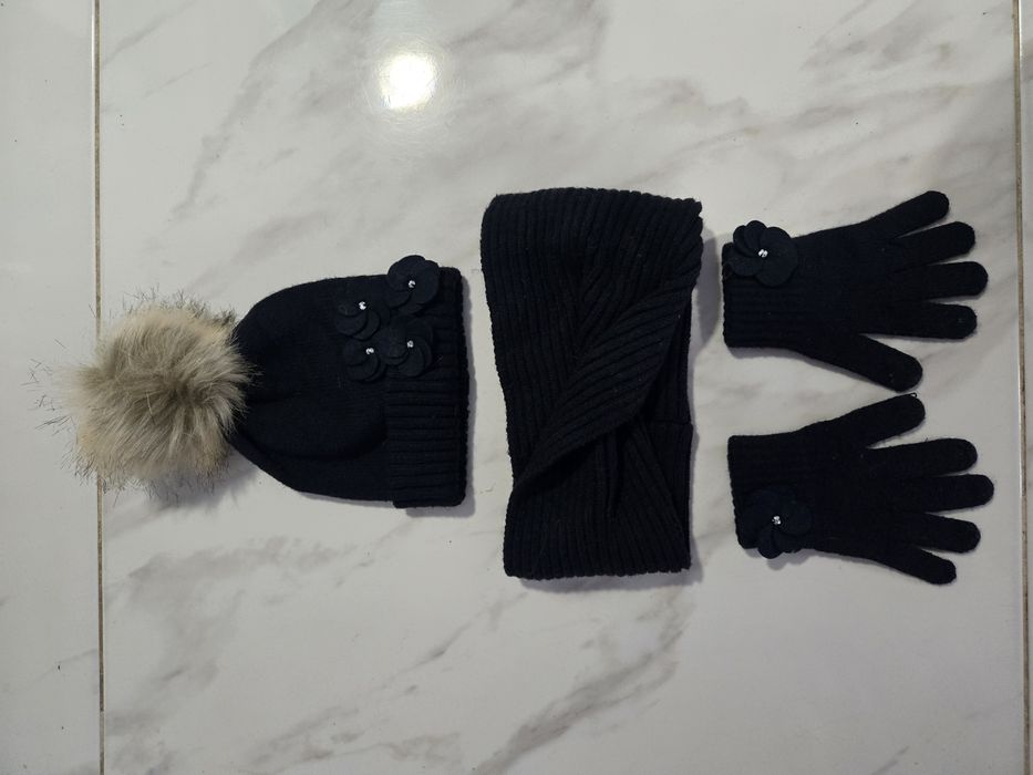 Mayoral комплект шапка, шал и ръкавички