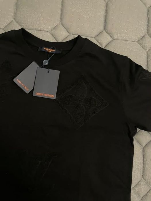 Tricou negru lv  nou