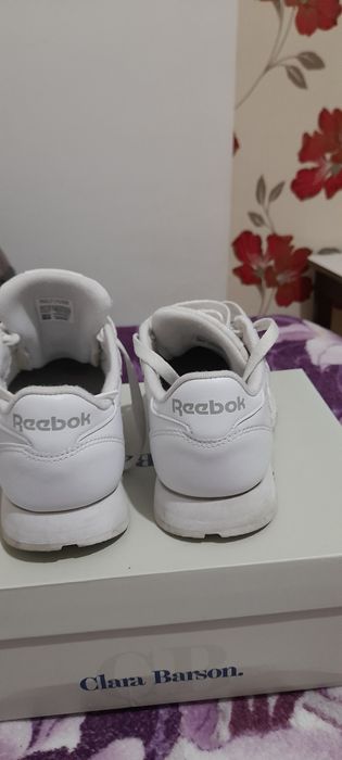 Vând adidas mărimea 38 f bine arata f prin purtate e vreo câteva ori