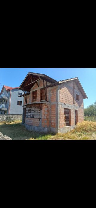 Vand casă la rosu bresti alea fulger