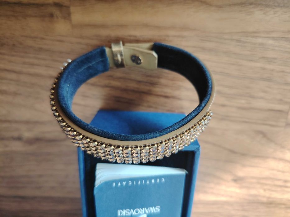 Кожена гривна Swarovski с опушен кварц