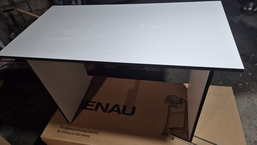 Письменный стол белый