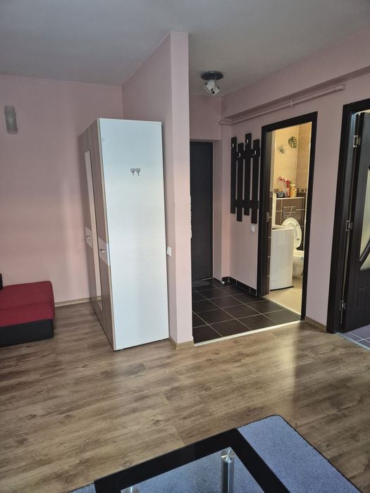 Închiriez garsoniera