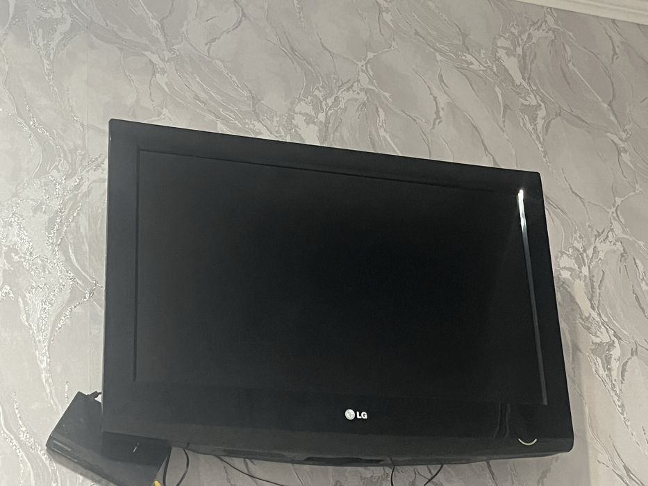 Телевизор LG в хорошем состояний