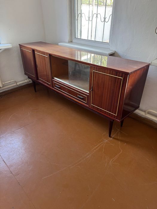 Сервант ретро до реставрации