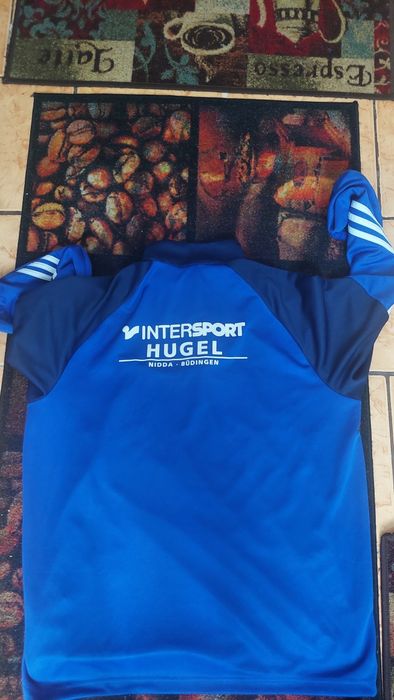 Tricou Nike și Adidas