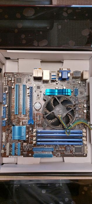 De vânzare placa de bază +procesor +ram