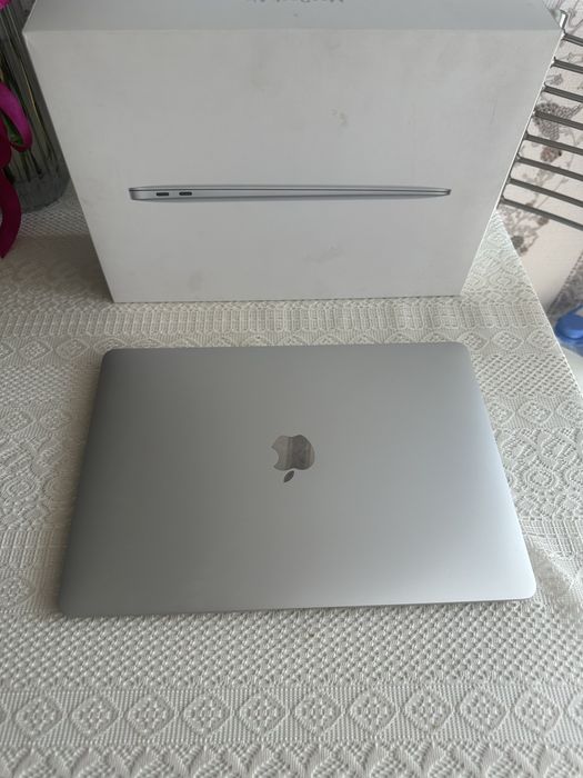 MacBook M1 в идеальном состоянии макбук