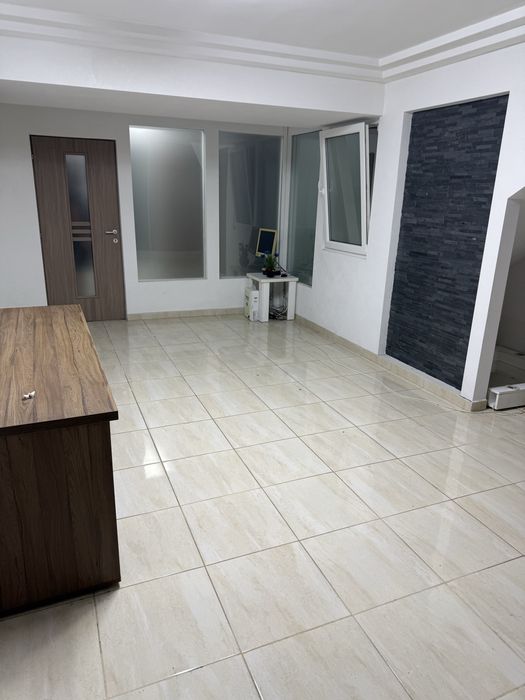 Inchiriez spatiu birou cladirea Milano