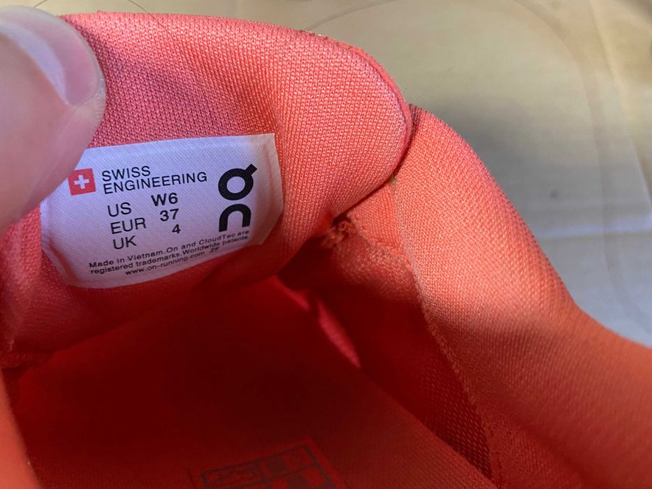 ''On Cloud''оригинални маратонки 37 номер