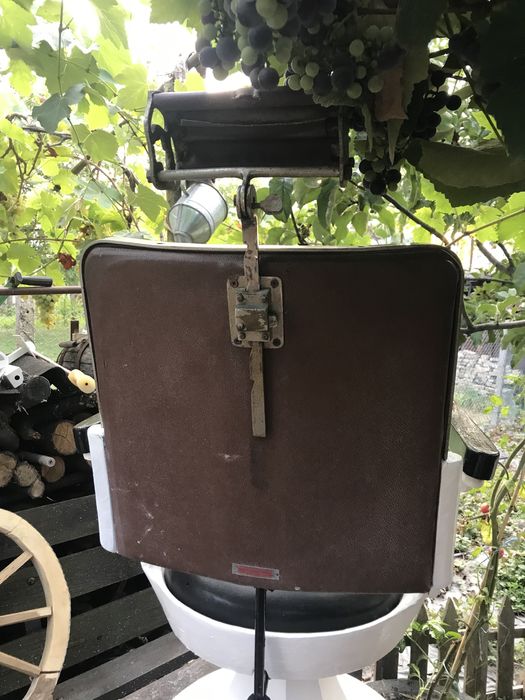 Стар бръснарски стол