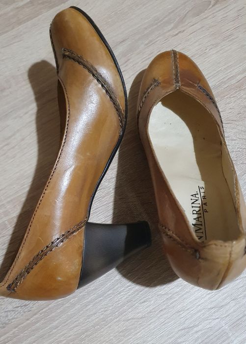 Pantofi de piele cu toc marime 37, interior 24 cm.