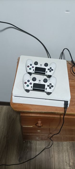 Playstation 4 silm 2 TB