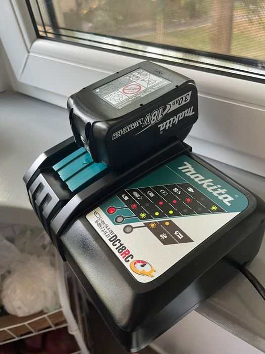 Set încărcator Makita 18V, bormasina Makita DHP 484 și Makita DHP487