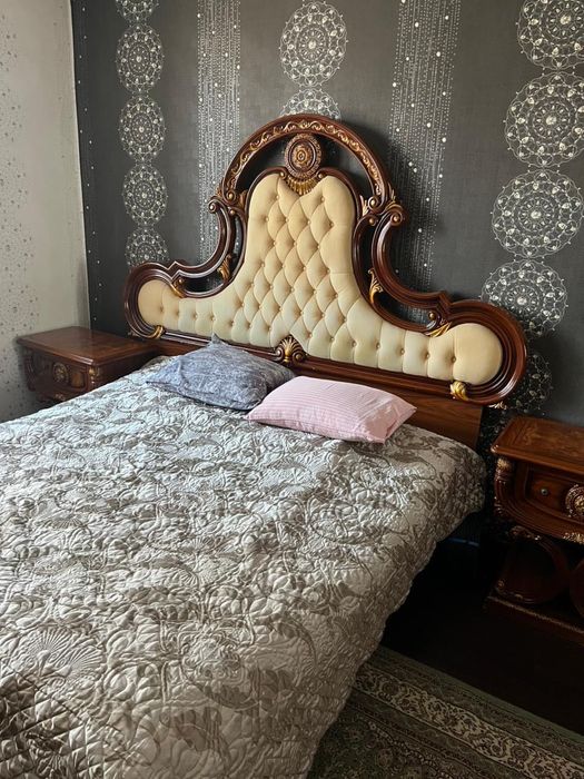 Продам спальный гарнитур в стиле Барокко