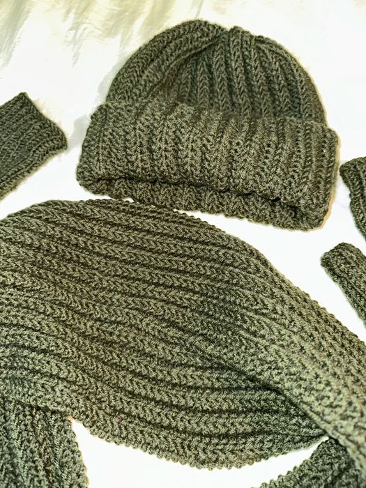 Зимен вълнен ръчно плетен комплект плетена зелена шапка, шал, ръкавици