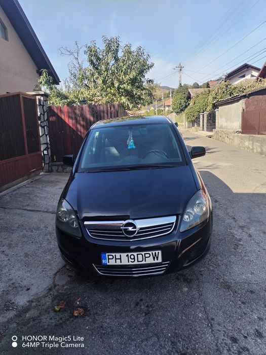 Vând Opel Zafira B din 2011