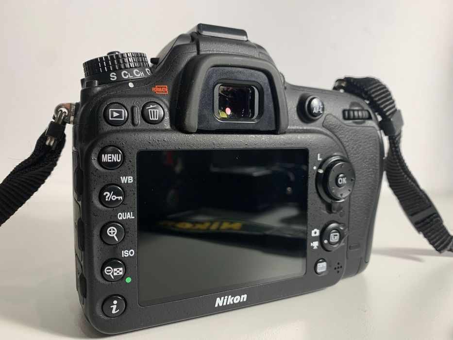 Nikon D7100 + AF-S Nikkor 18-105mm f/3.5-5.6G ED VR