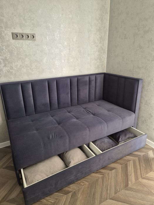 Продаются диван кровать столы