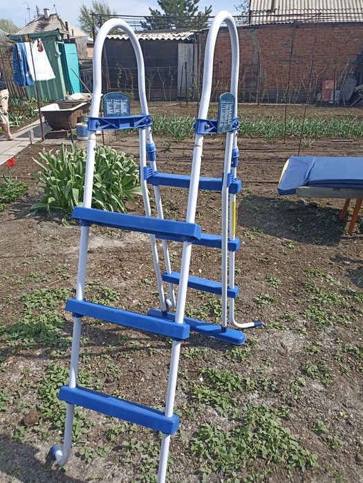 Продам бассейн каркасный