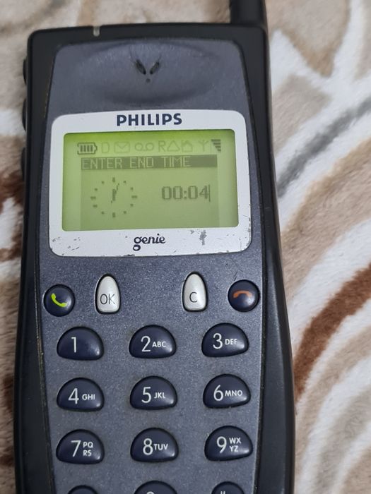 Vînd telefoane mobile pe butoane.