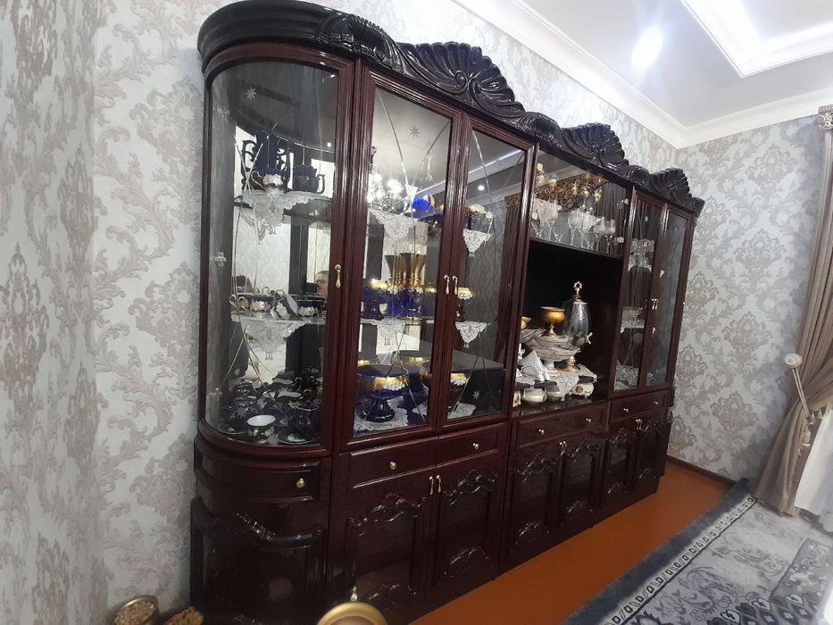 Стенка, и комод срочно продается