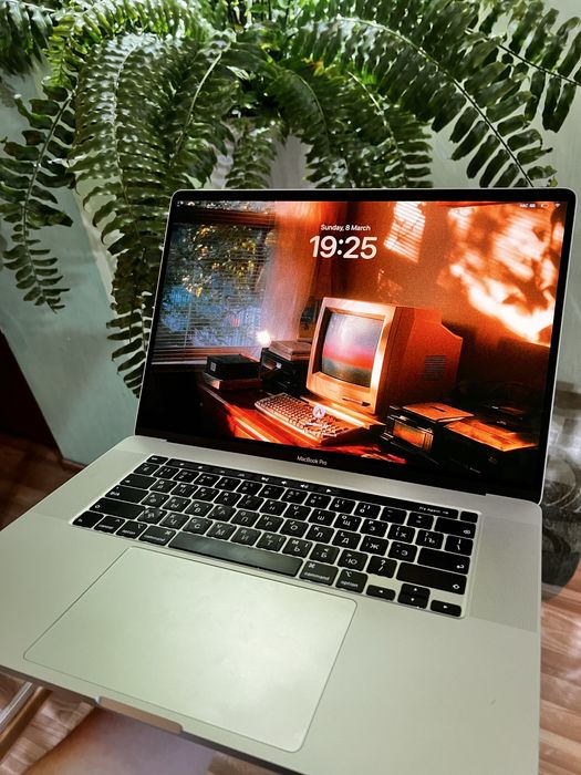 Продам Macbook pro 16