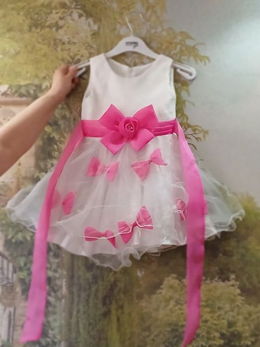 Нарядное платье б/у