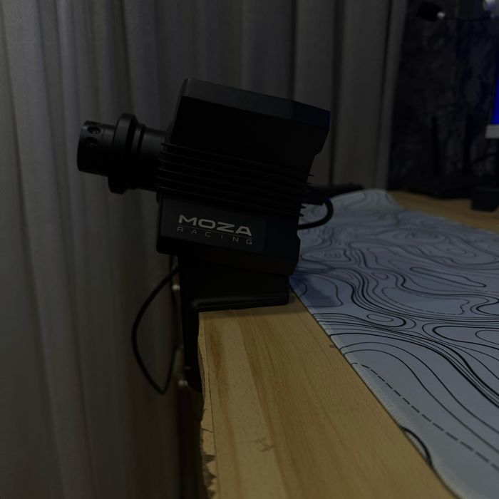 Продам игровой руль moza r5