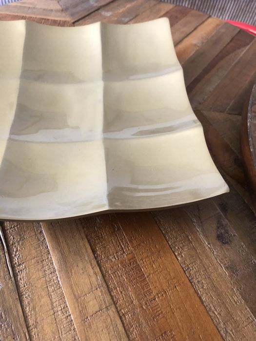 Фруктиера в златен цвят