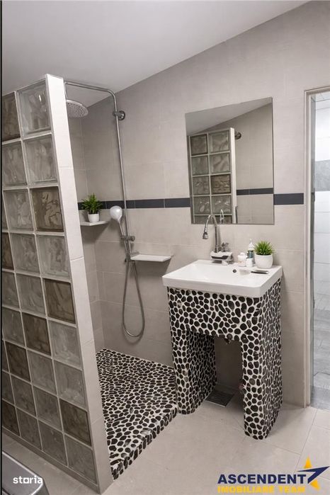 Casa renovata, + 1.000mp teren, areal linistit, Remetea, Targu Mures