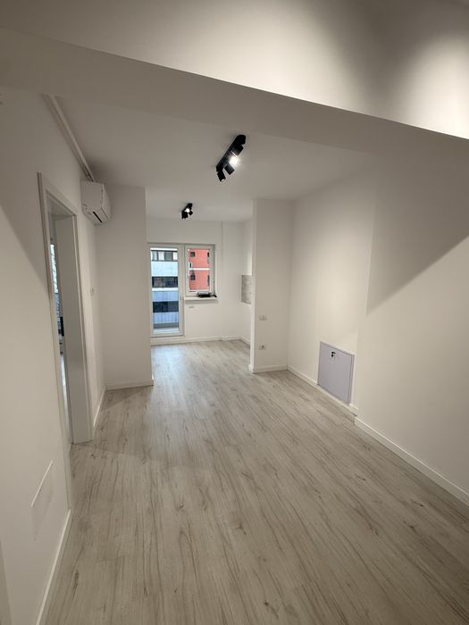 Inchiriez studio nemobilat cu parcare subterana Biruinței 81