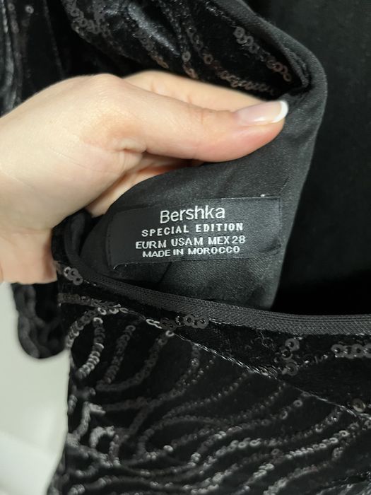 Рокля Bershka.