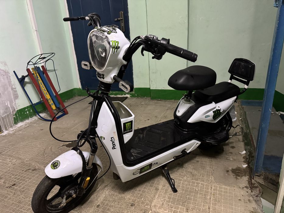 Скутер Sk8 белый б/у